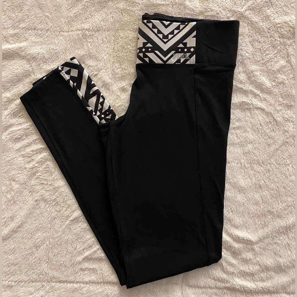 ✨Victoria’s Secret PINK Black Geo Print Leggings ✨